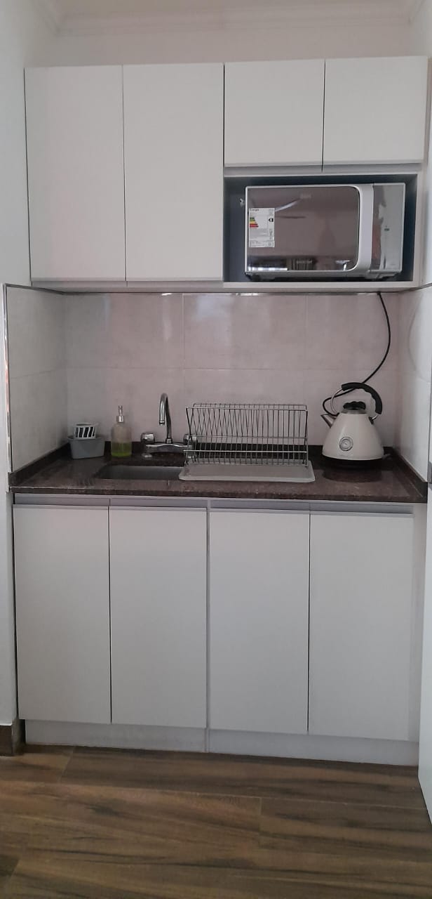 Comedor con Smart TV en departamento vacacional Carlos Paz